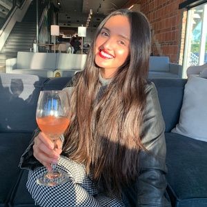 Meet your Posher, Vanessa